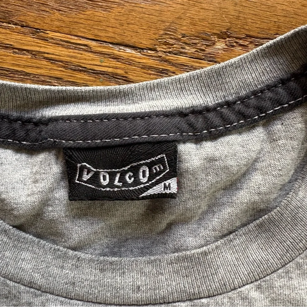 Volcom Stone Cartoon Logo Graphic T-Shirt Men’s Medium Gray Skateboarding‎